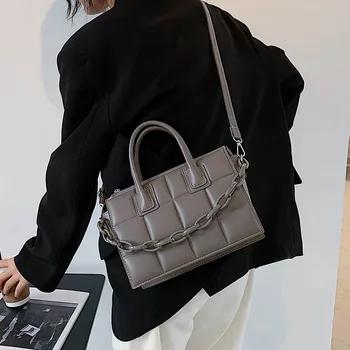 Rudens un ziemas retro ķēdes somā ir 2021. jaunu modes augstas kvalitātes PU mīkstas ādas sieviešu dizaineru plecu messenger bag