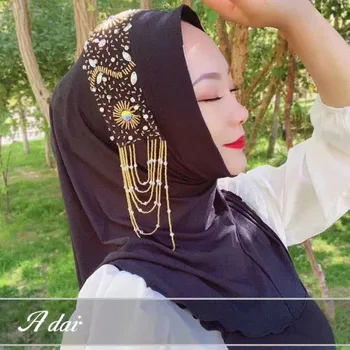 Augstas klases dimantiem Musulmaņu dāma hijab viegli valkāt šalles