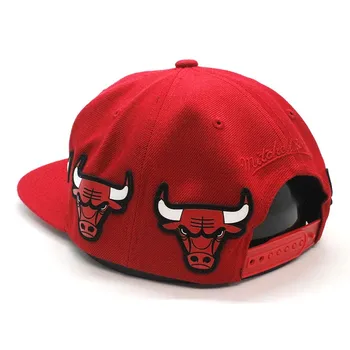 Gorra Mitchell & Ness Čikāgas Bulls Vairāku Logo Sarkanā Snapback